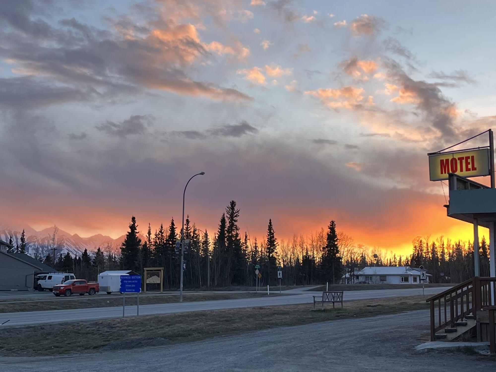 Kluane Park Inn Haines Junction Exteriér fotografie
