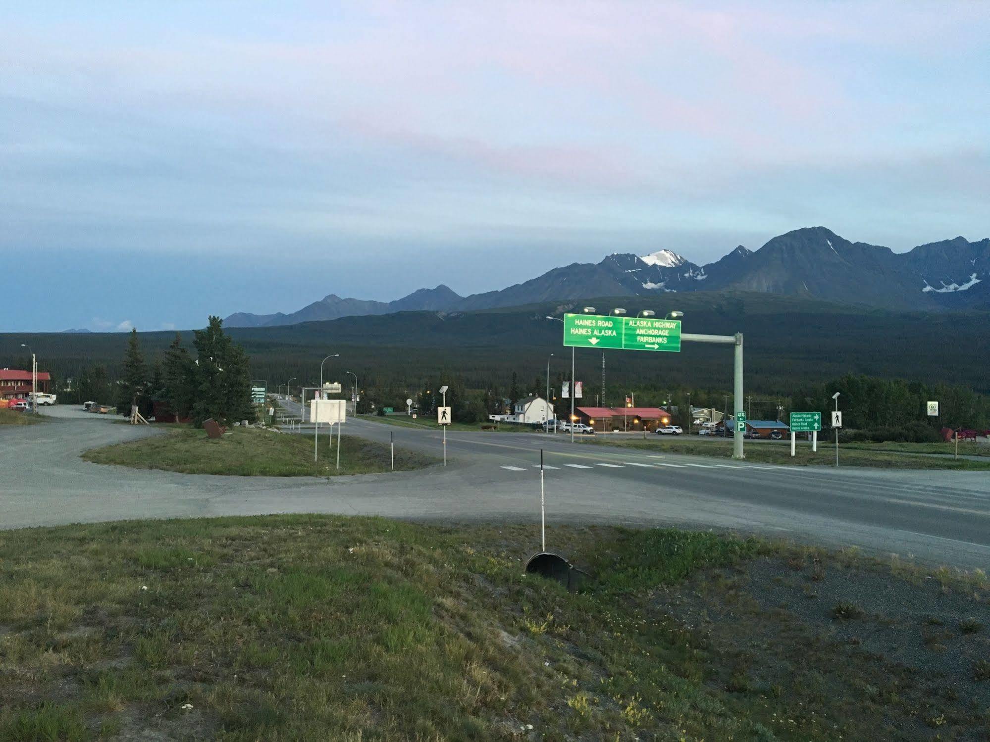 Kluane Park Inn Haines Junction Exteriér fotografie